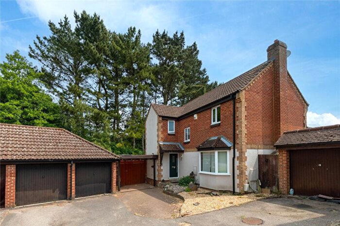 4 Bedroom Detached House For Sale In Reedsdale, Luton, Bedfordshire, LU2