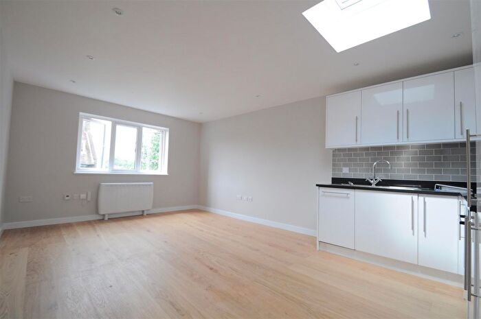 1 Bedroom Flat To Rent In Chapel Street, Guildford, Surrey, GU1