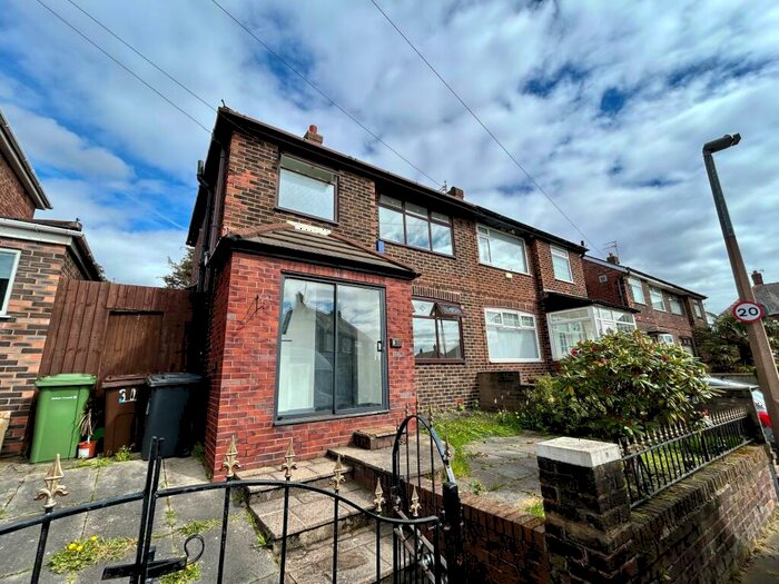 3 Bedroom House To Rent In Rose Avenue, L20