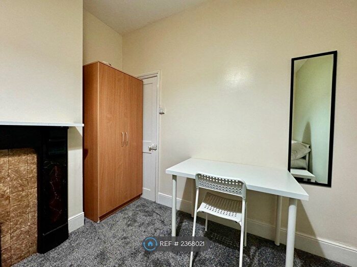 4 Bedroom Terraced House To Rent In Radstock Road, Reading, RG1