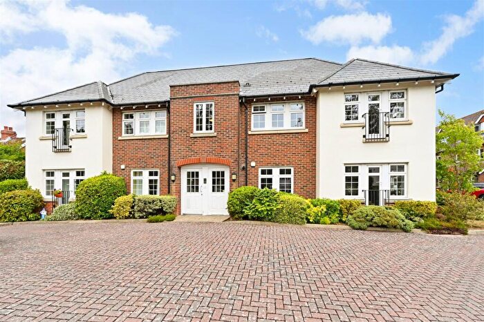 2 Bedroom Apartment To Rent In Waterfield Gardens, Chichester, PO19