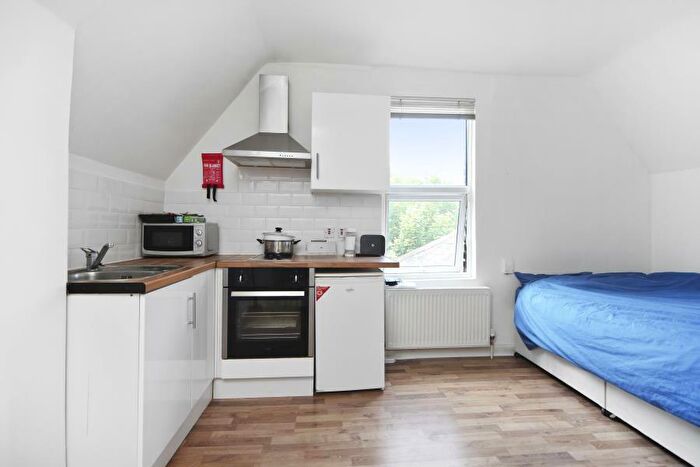 Apartment To Rent In Lithos Road, London, NW3