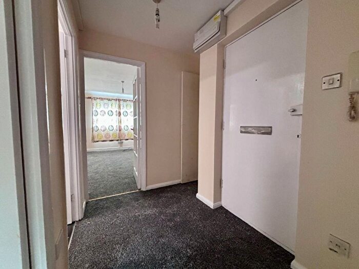 2 Bedroom Flat To Rent In Bunting Close, N9