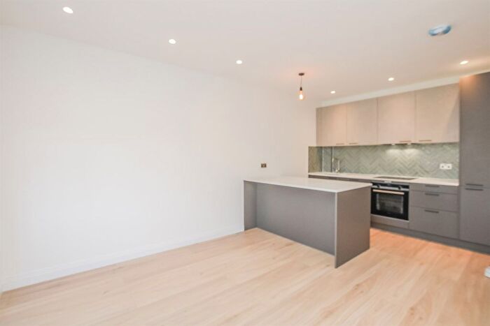 2 Bedroom Flat To Rent In Sunny Gardens Road, Hendon, NW4