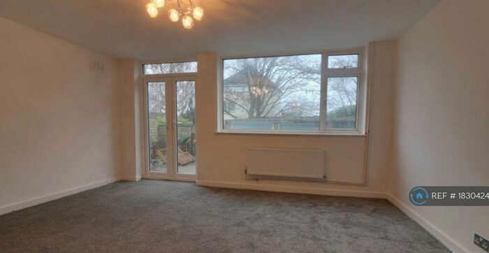 2 Bedroom Maisonette To Rent In Granville Court, Maidstone, ME14