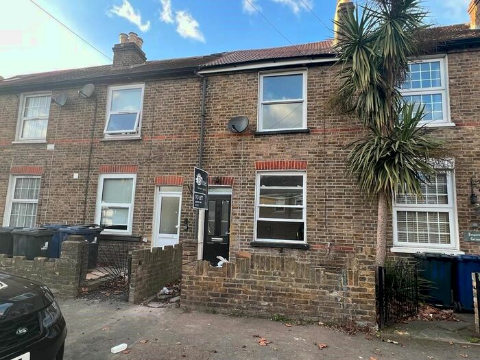 2 Bedroom Cottage To Rent In Tentelow Lane, Southall, UB2