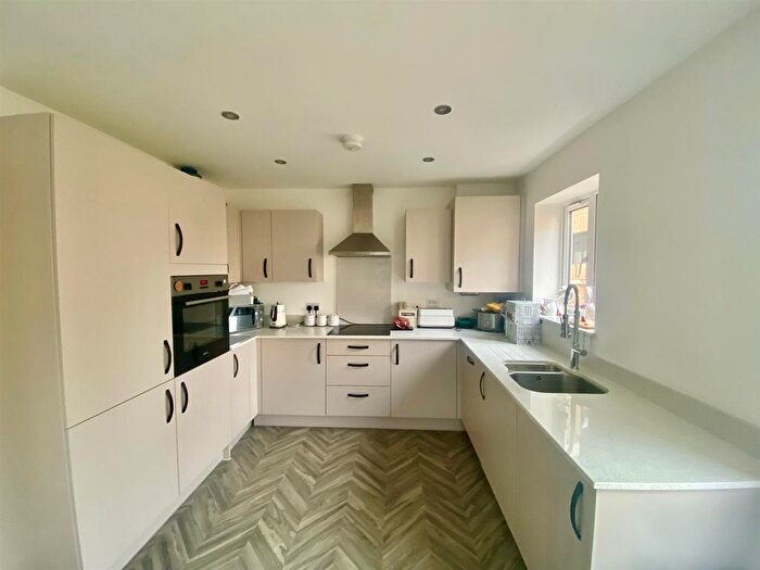 3 Bedroom Detached House For Sale In Kathorn Close, Alwalton, Peterborough, PE7