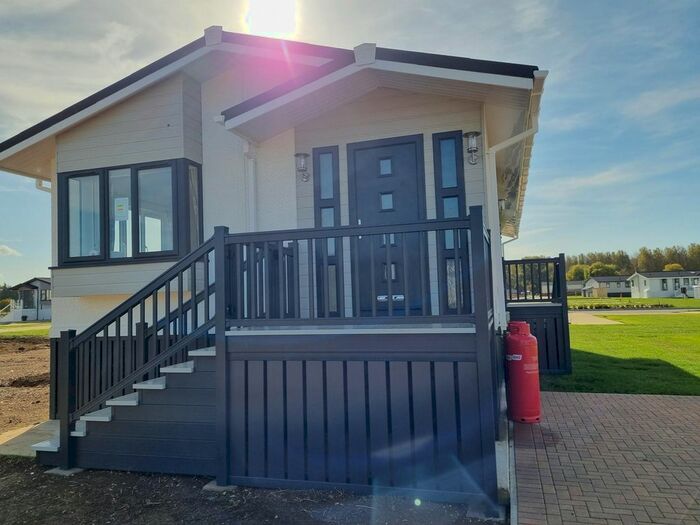 2 Bedroom Mobile/park Home For Sale In Waters View, Yarwell Mill Country Park, PE8