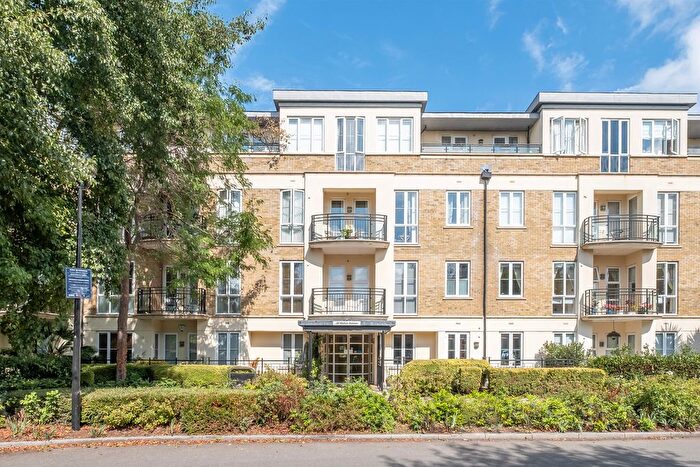 1 Bedroom Flat For Sale In Melliss Avenue, Richmond, TW9