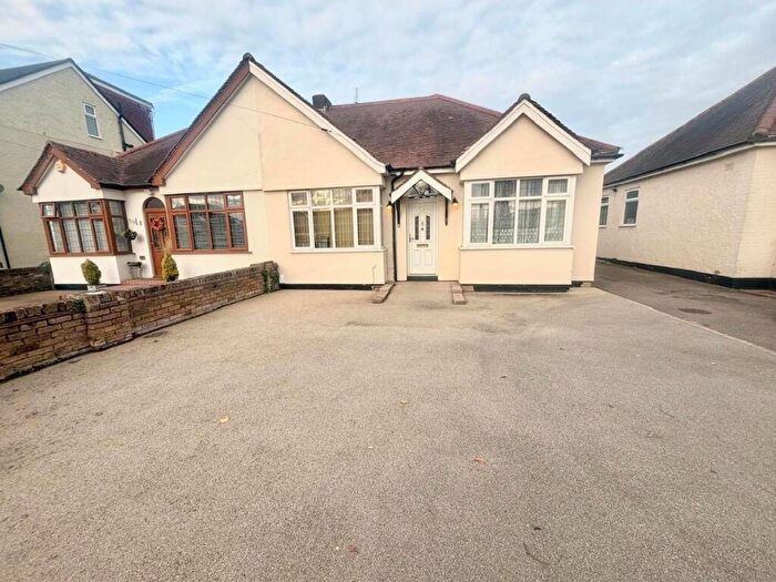 3 Bedroom Terraced Bungalow For Sale In Honey Lane, Waltham Abbey, EN9