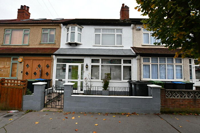 4 Bedroom Terraced House To Rent In Davidson Road, Croydon, CR0