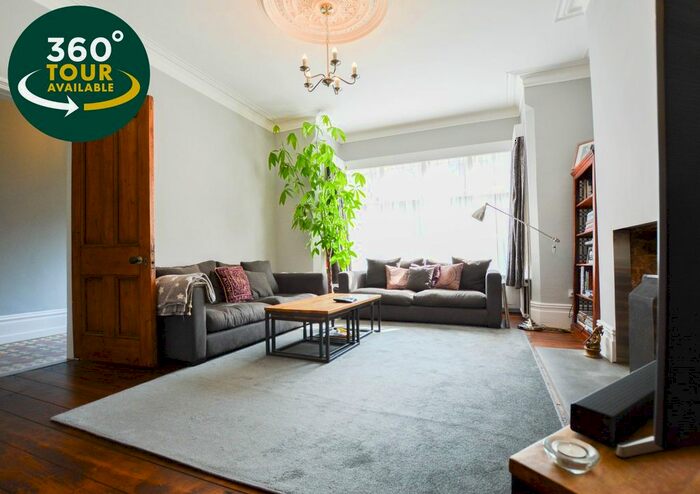 5 Bedroom Town House To Rent In Knighton Drive, Stoneygate, Leicester, LE2