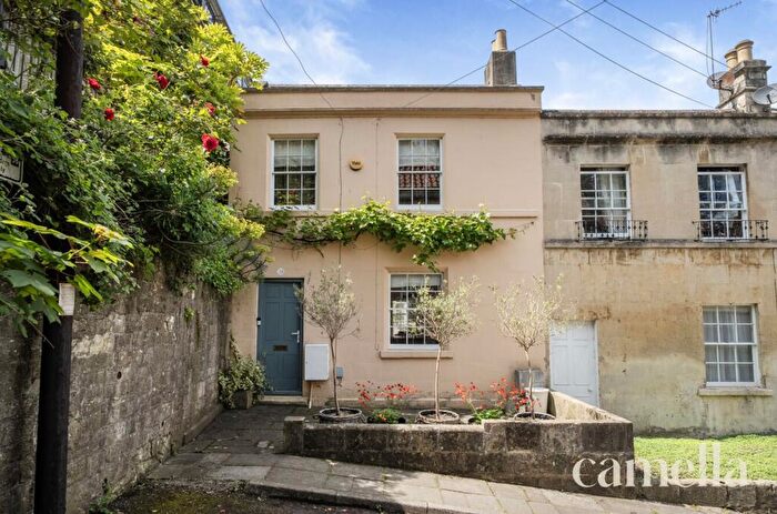 2 Bedroom End Of Terrace House For Sale In Oak Street, Bath, BA2