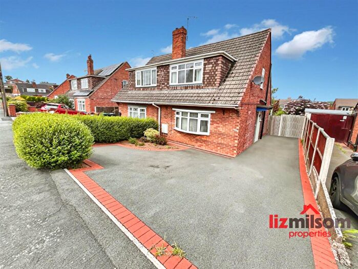3 Bedroom Semi-Detached House For Sale In Winchester Drive, Midway, Swadlincote, DE11