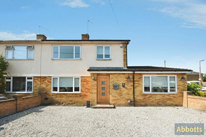 3 Bedroom Semi-Detached House For Sale In Warwick Road, Rayleigh, Essex, SS6