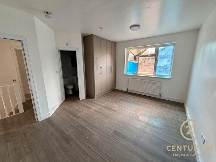 3 Bedroom Maisonette To Rent In Brentvale Avenue, UB1
