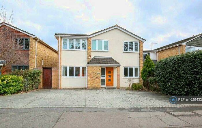 4 Bedroom Detached House To Rent In Bycullah Road, Enfield, EN2