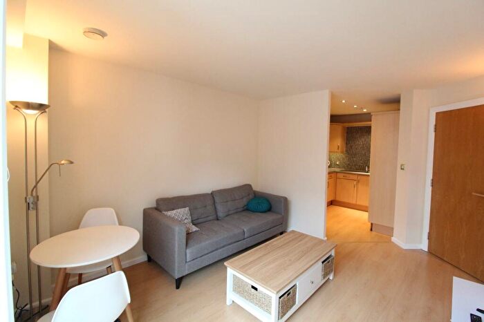 1 Bedroom Flat To Rent In Whitehall Quay, Leeds, West Yorkshire, LS1