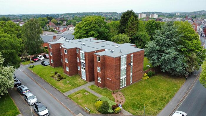 2 Bedroom Apartment For Sale In Redholme Court, Stourbridge, DY8