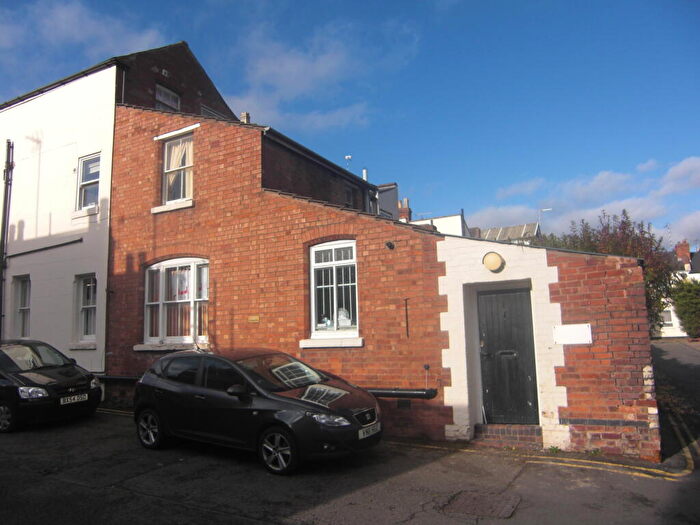 1 Bedroom Semi-Detached House To Rent In Flat, Oxford Street, CV32