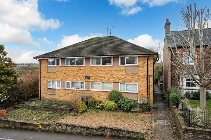 2 Bedroom Flat For Sale In Cross Oak Road, Berkhamsted, Hertfordshire, HP4