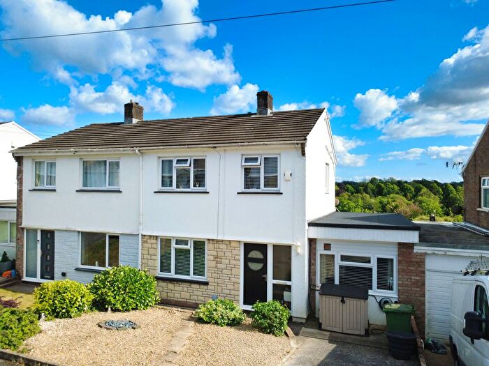 3 Bedroom Semi-detached House For Sale In Westhill Drive, Llantrisant, CF72
