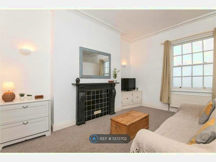 1 Bedroom Flat To Rent In Magdalen Street, Exeter, EX2