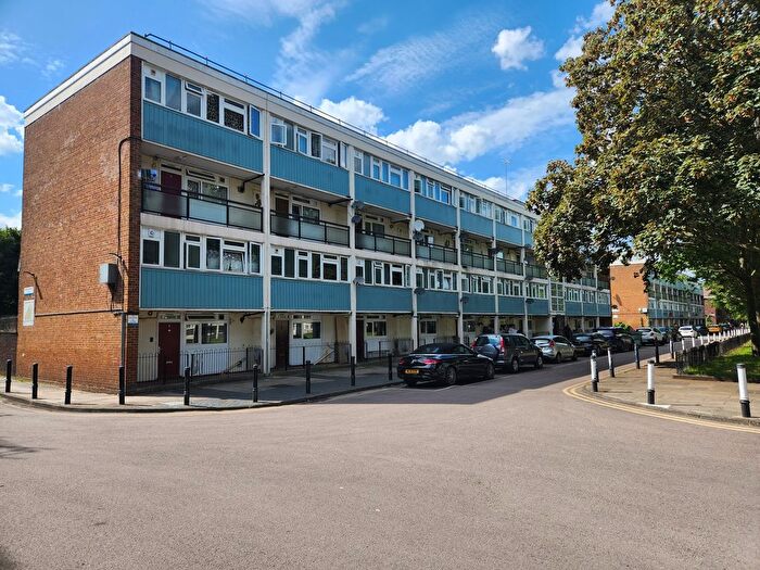 3 Bedroom Maisonette To Rent In Stanswood Gardens, Camberwell, London, SE5