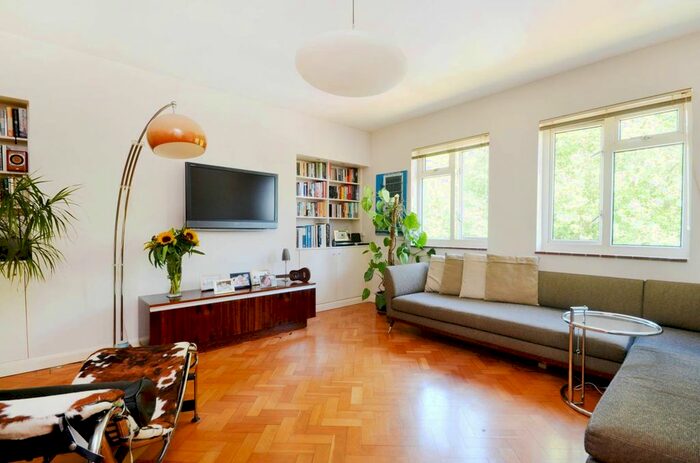 3 Bedroom Flat To Rent In Alexandra Gardens, Grove Park, London, W4