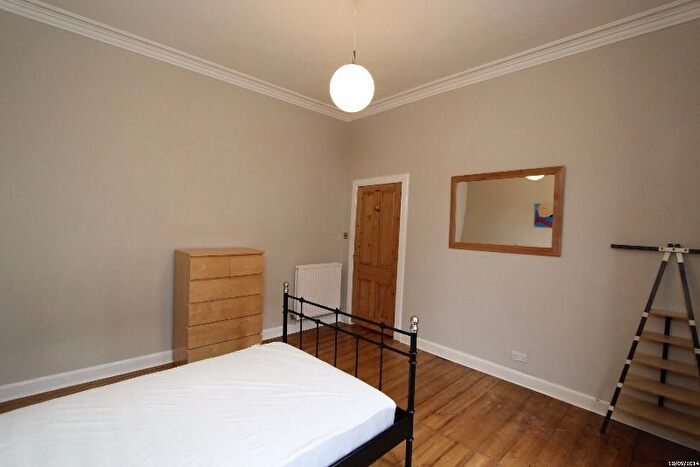 2 Bedroom Flat To Rent In Cambridge Gardens, Edinburgh, EH6