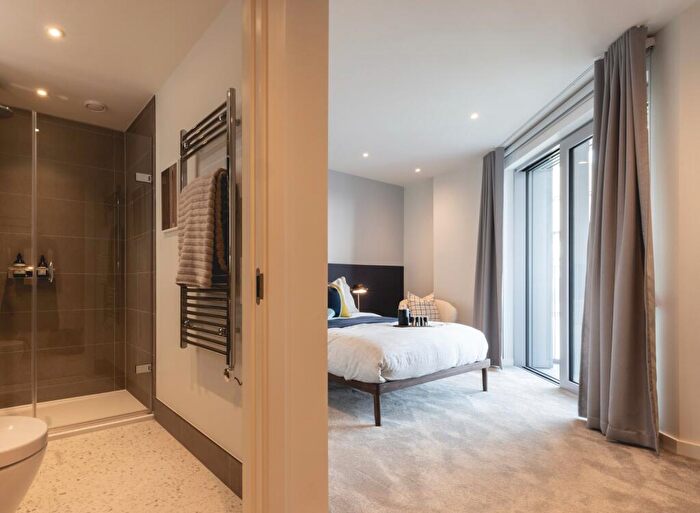 3 Bedroom Flat To Rent In Bloom West, Nine Elms Ln, Nine Elms, London, SW11