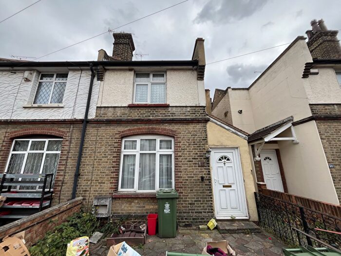 3 Bedroom Property For Sale In Moat Lane, Erith, Greater London, DA8