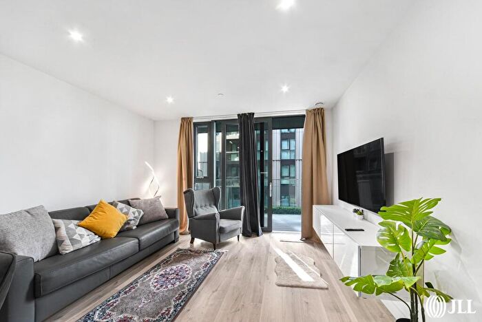 2 Bedroom Apartment To Rent In Willowbrook House, London, N4