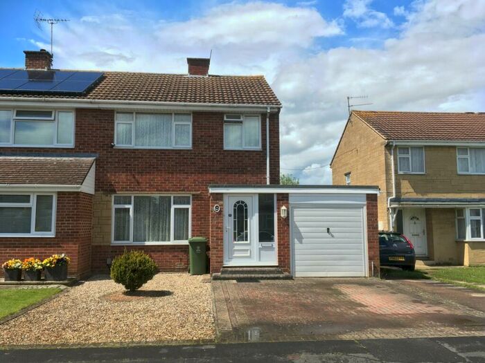 4 Bedroom Semi-Detached House To Rent In Tyneham Road, Swindon, Wiltshire, SN3