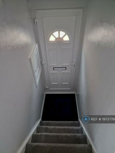 2 Bedroom Maisonette To Rent In Russell Close, Bexleyheath, DA7