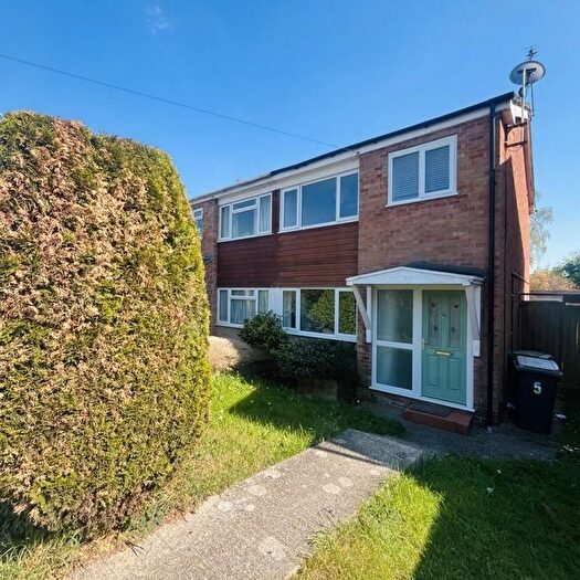 3 Bedroom Semi-Detached House To Rent In Kiln Road, Shaw, Newbury, RG14