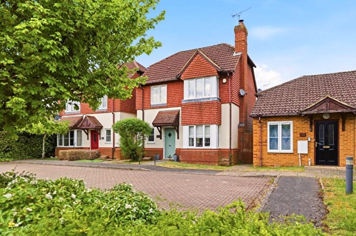 3 Bedroom Detached House For Sale In Mancroft Road, Aley Green, Luton, Bedfordshire, LU1
