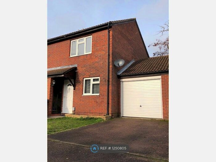 2 Bedroom Semi-Detached House To Rent In Alburgh Close, Bedford MK42