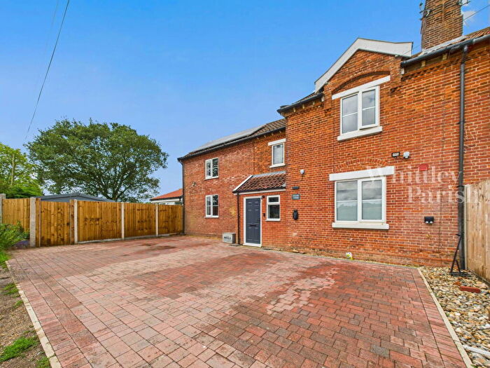 4 Bedroom Semi-Detached House For Sale In King Row, Shipdham, Thetford, IP25