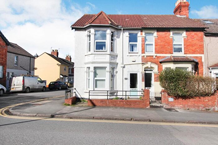 Studio To Rent In Groundwell Road, Town Centre, SN1