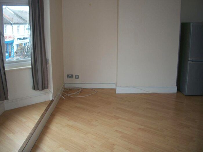 1 Bedroom Flat To Rent In Central Coulsdon, CR5