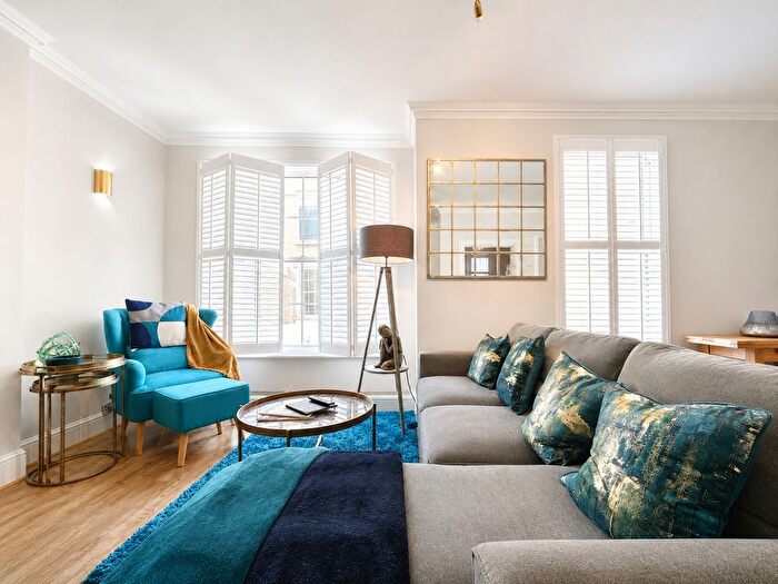 3 Bedroom Property To Rent In Balvaird Place, Pimlico, SW1V