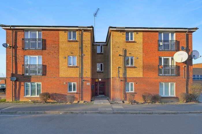 1 Bedroom Flat To Rent In Sandifer Drive, London, NW2