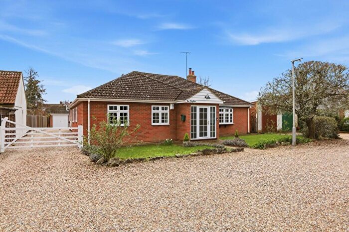 3 Bedroom Detached Bungalow For Sale In York Road, Burnham-on-Crouch, CM0