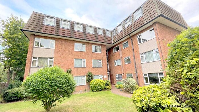 1 Bedroom Flat To Rent In Lambs Close, Cuffley, EN6