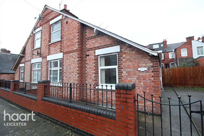 3 Bedroom Semi Detached House To Rent In Linton Street, Leicester, LE5