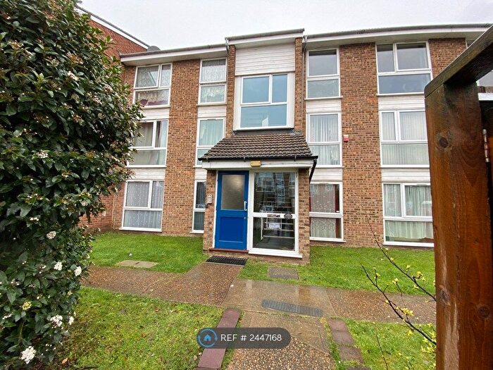 2 Bedroom Flat To Rent In Newbury Park, Ilford, IG2