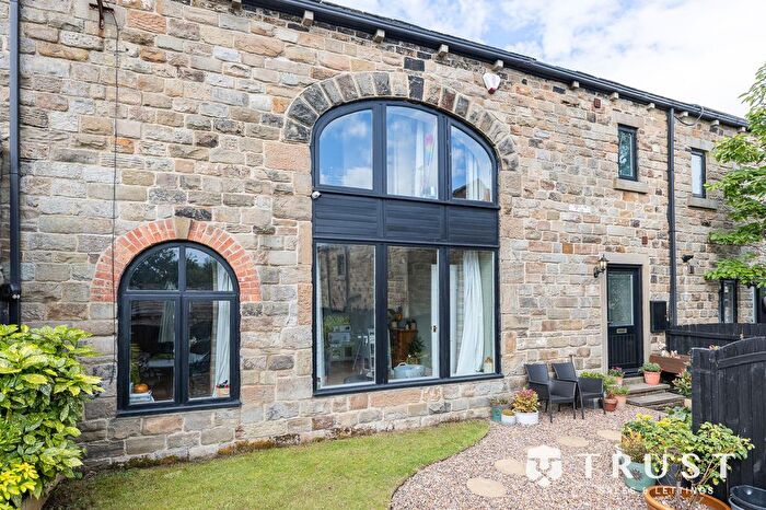 4 Bedroom Barn Conversion For Sale In The Common, Thornhill, WF12