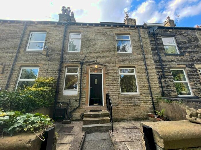 2 Bedroom Property To Rent In Hutton Terrace, Pudsey, LS28