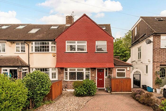4 Bedroom Property For Sale In Lincoln Avenue, Twickenham, TW2
